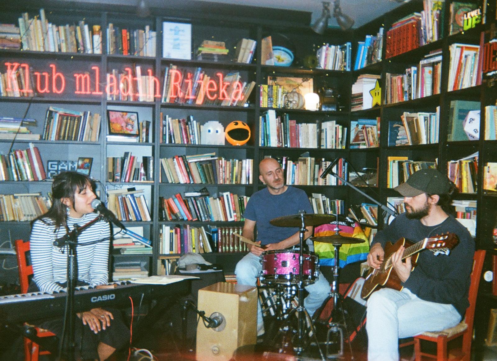 alaskablue_fullband02